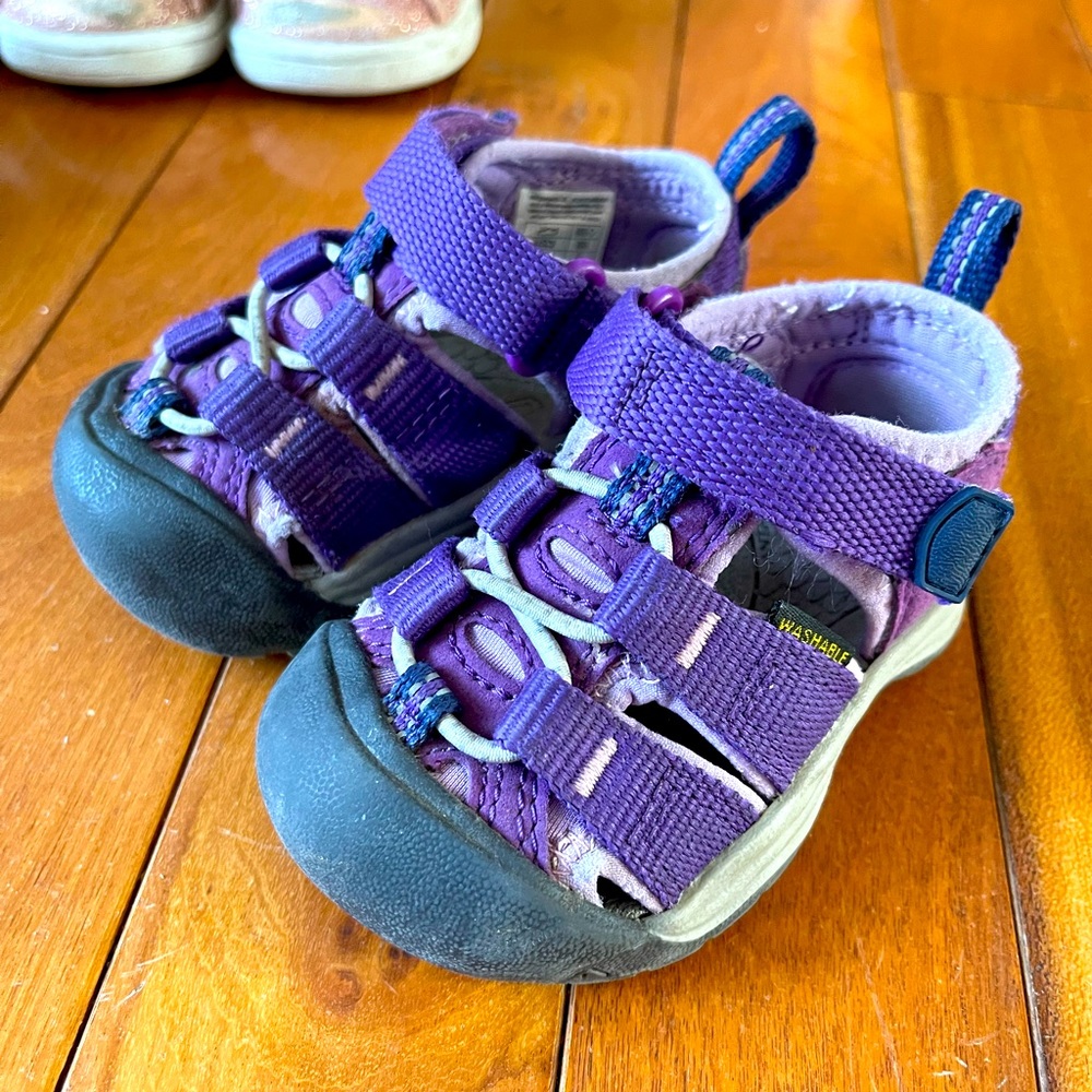 Keen Closed Toe Water Sandals, size 4